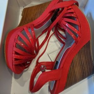 Size 8 brand new red wedges